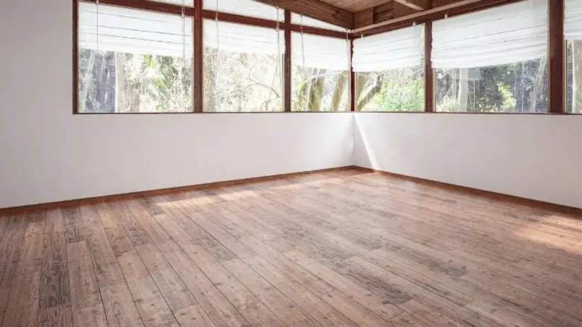 Habitación vacía tras vaciar la casa de un familiar mayor