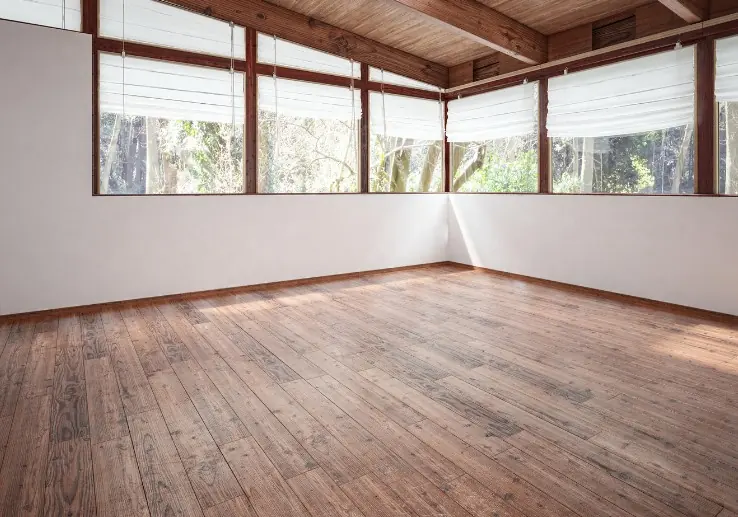 Vivienda con mobiliario antiguo antes de la intervención en Valencia